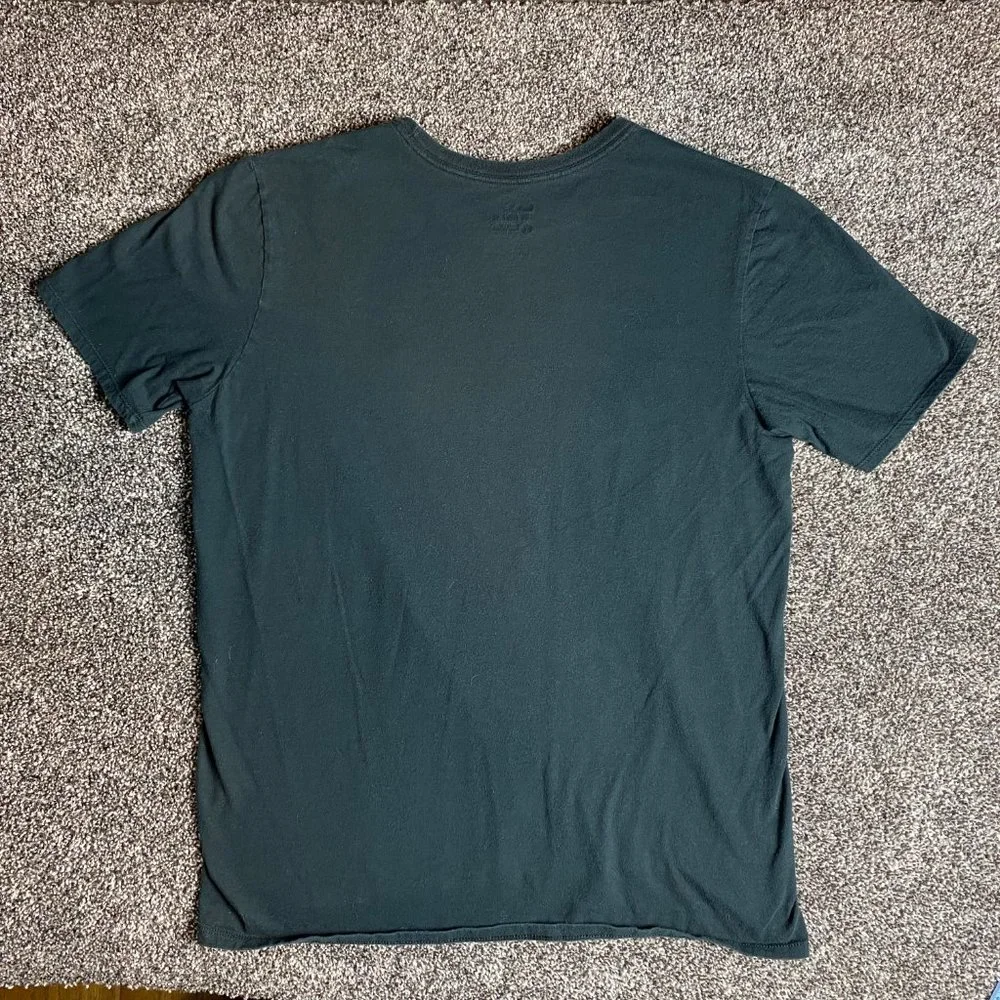 The Nike Tee Athletic Cut Black Shirt with Swoosh Size Large - Picture 4 of 4